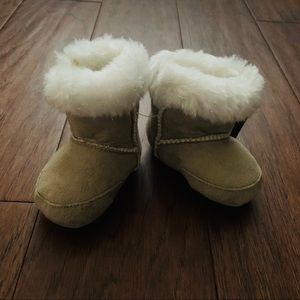 Baby tan UGG-like boots